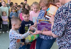 wręczanie nagród za udział w w konkursie na Najładniejszą Ozdobę Wielkanocną