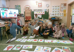 Przedszkolaki z grupy Krasnale poznały dziś wartości odżywcze owoców i warzyw.
