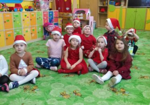 Dzieci czekające na Mikołaja