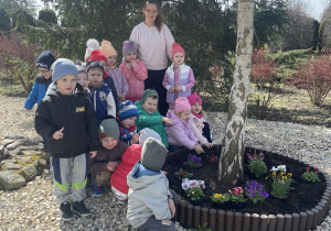 Dzieci z grupy Motylki z Mama Karolinki.