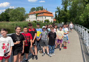 Kórnik i spacer po moście nad brzegiem Jeziora Skrzyneckiego