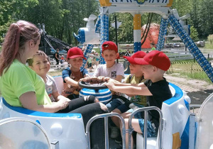 Przedszkolaki w kosmicznym pojeździe