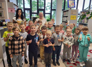 Wycieczka przedszkolaków z grupy Pszczółki do Biblioteki Publicznej w Rzeczycy
