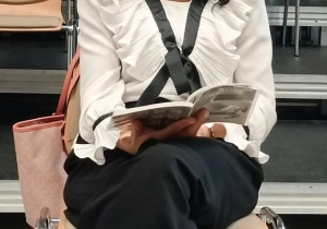 Pani Dyrektor A.E. Ostalska czyta poezję Jana Kochanowskiego.