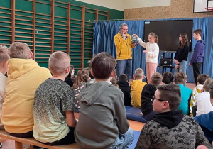 Spotkanie uczniów z Marcinem Koziołem