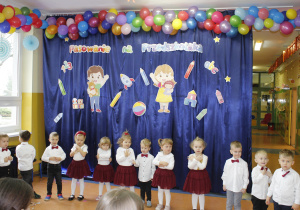 Część artystyczno-taneczna w grupie Kamyczki w czasie występu.