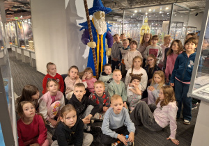 Wspólne zdjęcie uczniów na Wystawie Lego.
