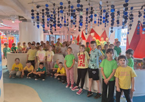 Grupowe zdjęcie uczniów w EC1.