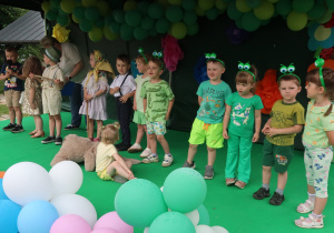 Występ dzieci z grupy Słoneczka podczas obchodów Dnia Ziemi.