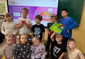 Dzieci z projektami z klocków Korbo.
