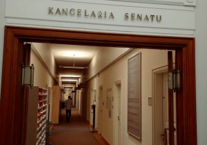 Wejście do kancelarii senatu.