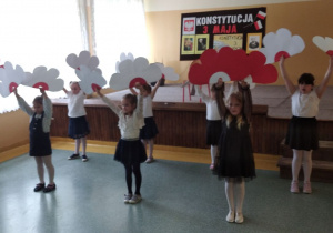 Tańczące przedszkolaki z grupy „Tygryski”.