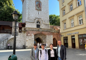 Stare Miasto w Krakowie i uczniowie z panem Andrzejem