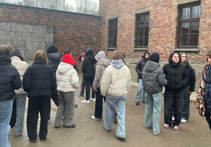 Ściana Straceń i blok nr 11 w obozie Auschwitz.