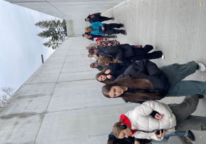 Uczniowie i nowa trasa prowadząca do Muzeum Auschwitz – Birkenau.