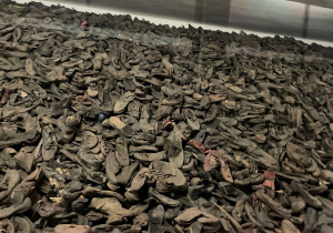 Buty zrabowane deportowanym do Auschwitz.