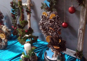 Uczniowie ze Szkoły Filialnej z Luboczy z pomocą rodziców wykonali przepiękne ozdoby świąteczne na konkurs plastyczny „Najpiękniejsza Ozdoba Bożonarodzeniowa”.