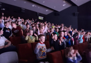Uczniowie podczas spektaklu.