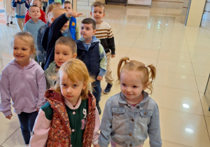 Dzieci podczas wycieczki w MDK-u w Rawie Mazowieckiej.
