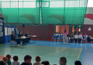 Świadek ,,Wyobraźnia” opowiada o tym, że maluje w umysłach ludzi cudowne krainy. Mówi też, że ostatnio próbują ją zniszczyć media.