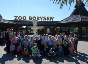 Zdjęcie grupowe przed ZOO w Borysewie.
