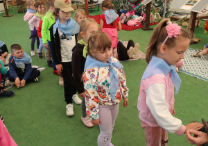 Dzieci na zajęciach edukacyjnych.