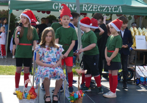 Uczniowie klasy 2a w przedstawieniu dla swoich Rodziców.