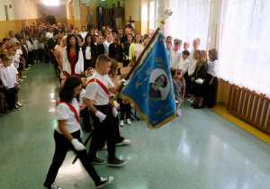 Poczet Sztandarowy podczas inauguracji roku szkolnego 2025/2026.