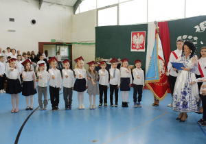 Uczniowie klasy I ze Szkoły Podstawowej w Rzeczycy podczas Ślubowania.