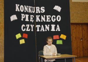 Uczennica kl. VI czyta fragment przygotowanego tekstu.