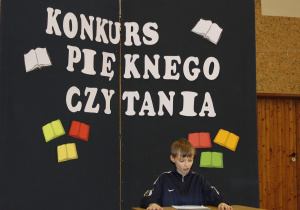 Uczeń kl. V czyta wiersz Jana Brzechwy pt. ,,Rozrzutny wróbel”.