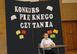 Uczeń kl. IV czyta wiersz Jana Brzechwy ,,Żuraw i czapla”.