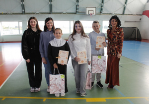 Nagrodzeni Uczniowie w konkursie na najpiękniejszą w w drugiej kategorii wiekowej kl. IV- VIII.