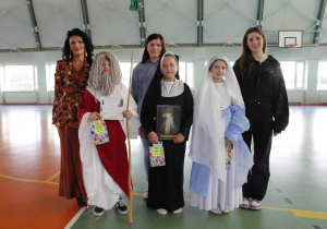 Nagrodzeni uczniowie w konkursie Święty na medal w kategorii wiekowej IV - VIII.