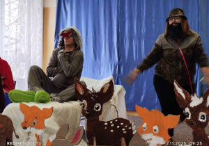 Leśniczy budzi Wilka.