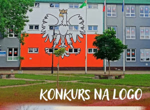 Plakat informujący o konkursie na logo szkoły z okazji jej 50-lecia. Na plakacie widoczny jest budynek szkoły z muralem białego orła w koronie oraz flagami.