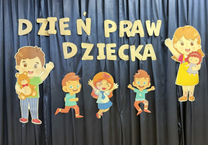 Dzień Praw Dziecka - dekoracja na korytarzu przedszkolnym.