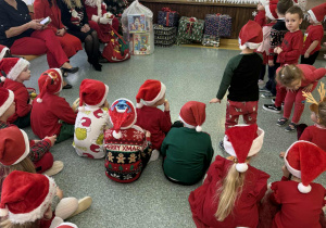 Występ dla Mikołaja, dzieci z grupy Słoneczka.