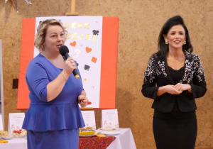 Pani Dyrektor Agata Ewa Ostalska oraz Pani Dyrektor Delegatury Oświaty w Łodzi z siedzibą w Piotrkowie Trybunalskim Katarzyna Glicner-Woźny