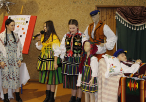 Aktorzy odtwarzający swoje role.