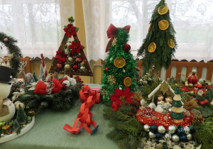 Ozdoby wykonane przez uczniów.