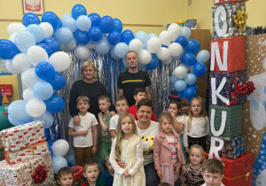 Zdjęcie grupowe podczas przesłuchań w konkursie recytatorskim.