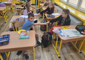 Uczniowie są wobec siebie życzliwi.