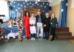 Przedstawiciele Rady Rodziców i Ochotniczej Strazy Pożarnej z panią kierownik i zaproszonymi gośćmi.