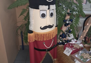 Dziadek do orzechów ozdoba przygotowana na jarmark bożonarodzeniowy.