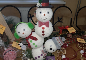 Stroik bałwanki przygotowany przez ucznia kl. IV.