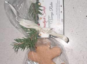 Pierniczek Świąteczny przygotowany wraz z akcentem świątecznym i życzeniami.