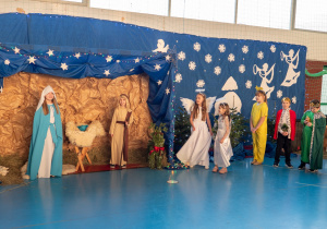 Józef, Maryja, Gwiazda, Trzej Królowie i niedźwiedź.