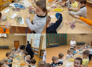 Szkraby przy stolikach komponują swoje świece.