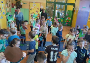 Spacer po "Parku Jurajskim" na korytarzu przedszkolnym.